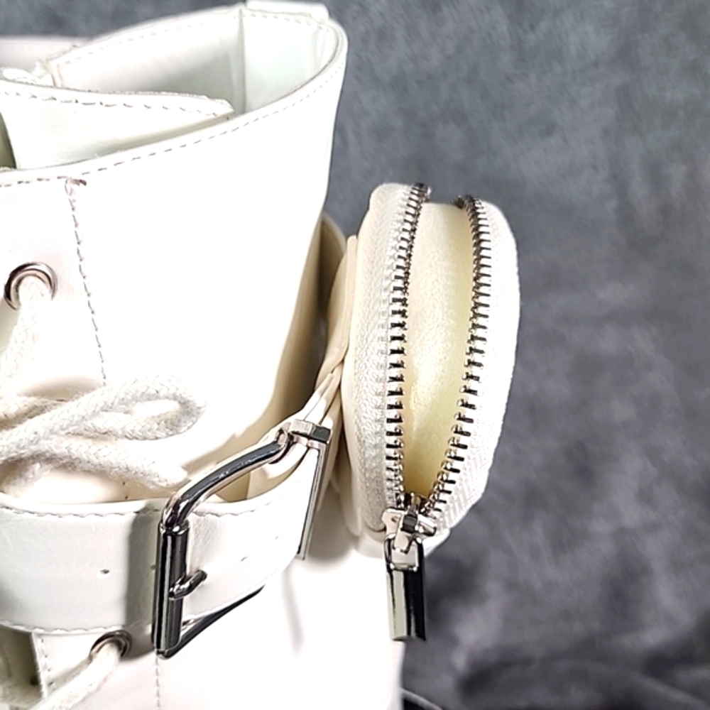 Women's White Boots, Lace up, lug soles with pouch. Shoe Dazzle. Size 7.5. - Picture 11 of 14